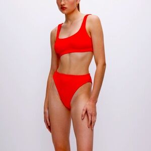 Good American Always Fits Scoop Bikini in Poppy